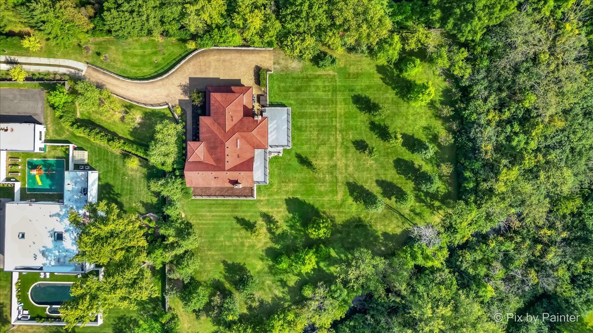 27 West Onwentsia Road Lake Forest, IL 60045 - Photo 63 of 84 an aerial view of a house with a garden