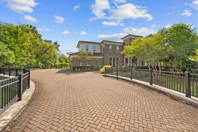 $2,999,900 | 27 West Onwentsia Road, Lake Forest, IL 60045