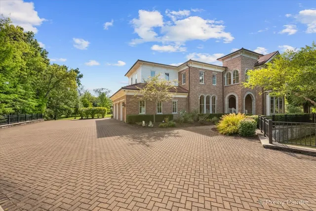 $2,999,900 | 27 West Onwentsia Road, Lake Forest, IL 60045