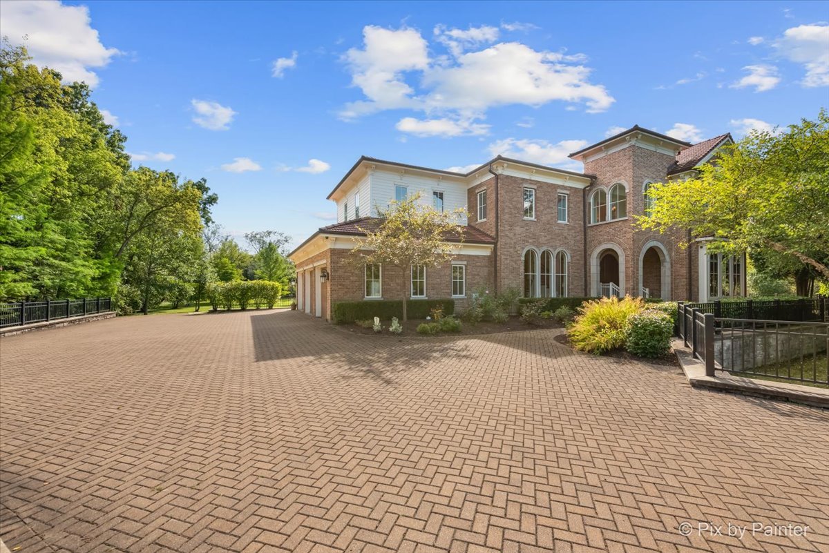 27 West Onwentsia Road Lake Forest, IL 60045 - Photo 75 of 84 a front view of a house with a yard and garage