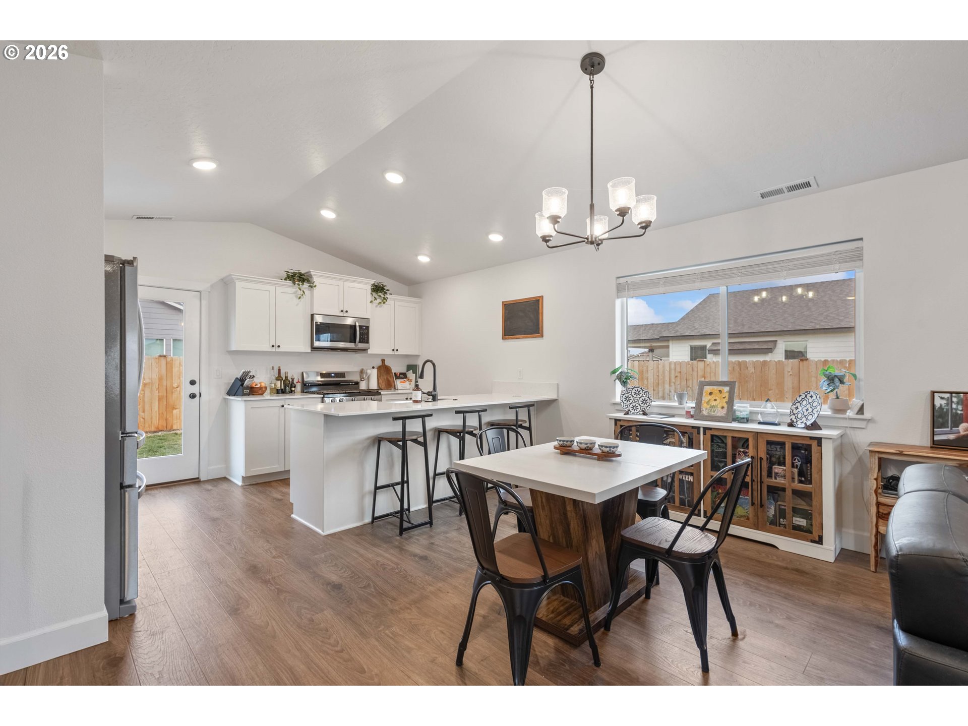 262 Northwest Par Avenue Madras, OR 97741 - Photo 6 of 24