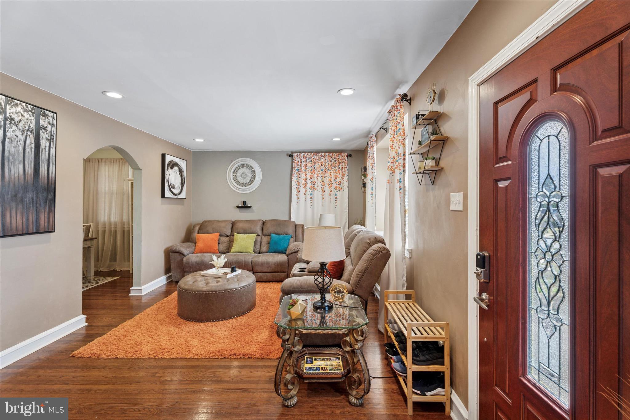 527 Arbor Road Cheltenham, PA 19012 - Photo 3 of 25 a living room with furniture
