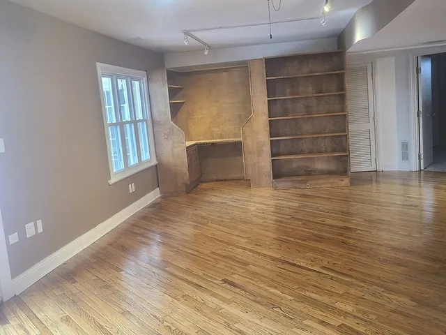 $3,200 | 630 Whitney Avenue, Winthrop Harbor, IL 60096