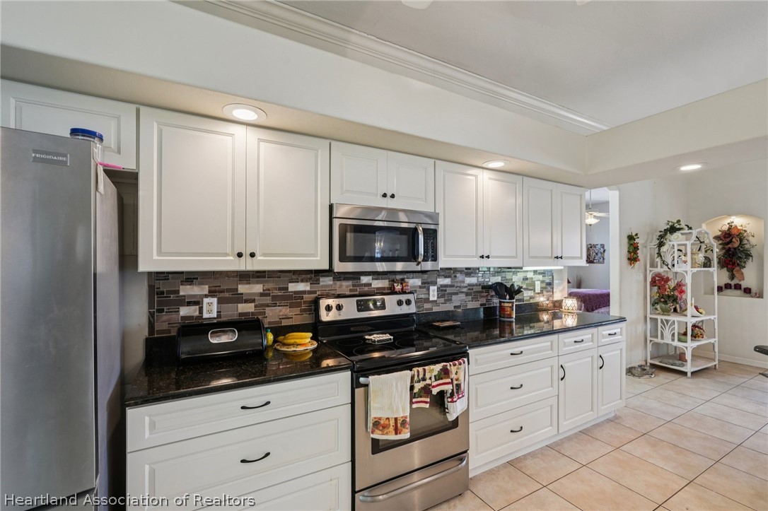 107 Orange Road Northeast Lake Placid, FL 33852 - Photo 15 of 47 Kitchen