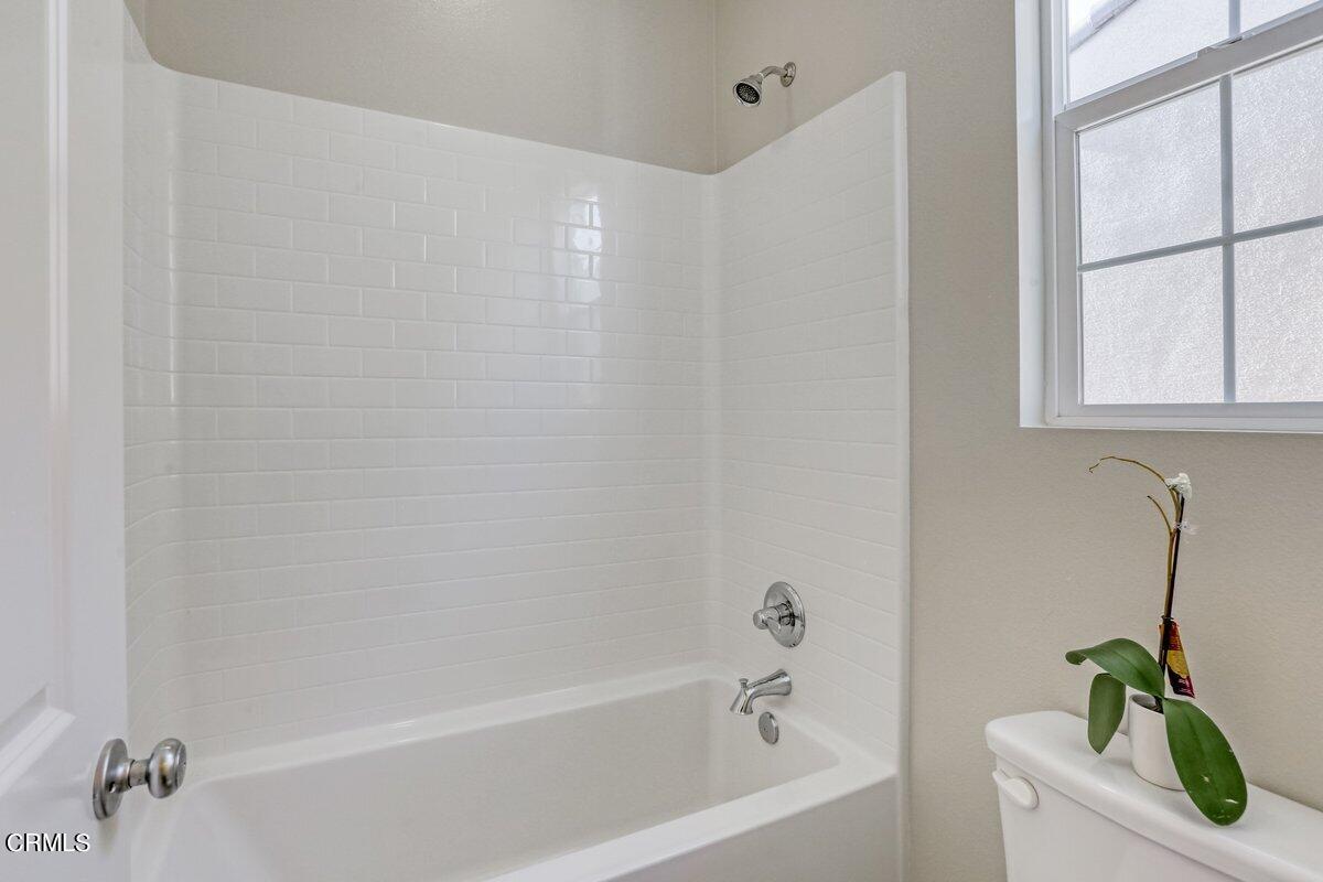 225 Stonegate Road Camarillo, CA 93010 - Photo 21 of 32 a bathroom with a tub and a window