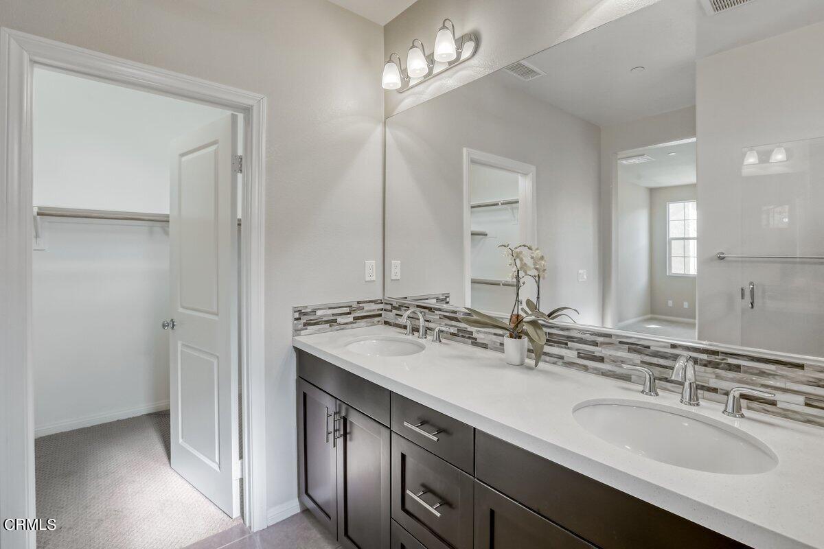 225 Stonegate Road Camarillo, CA 93010 - Photo 28 of 32 a bathroom with a sink double vanity and a mirror