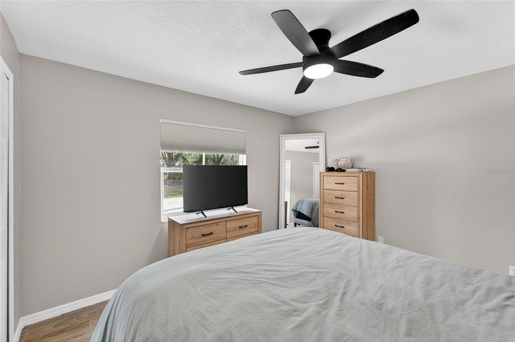 5502 Peach Avenue Seffner, FL 33584 - Photo 30 of 48 a bedroom with a bed and a flat screen tv