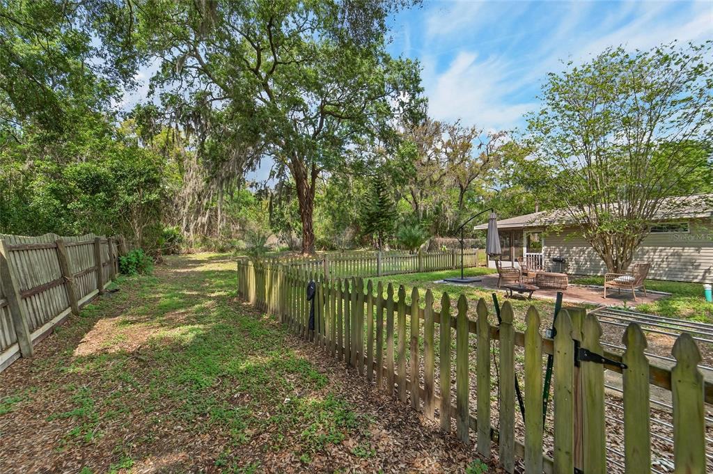 5502 Peach Avenue Seffner, FL 33584 - Photo 45 of 48 a view of a garden with wooden fence