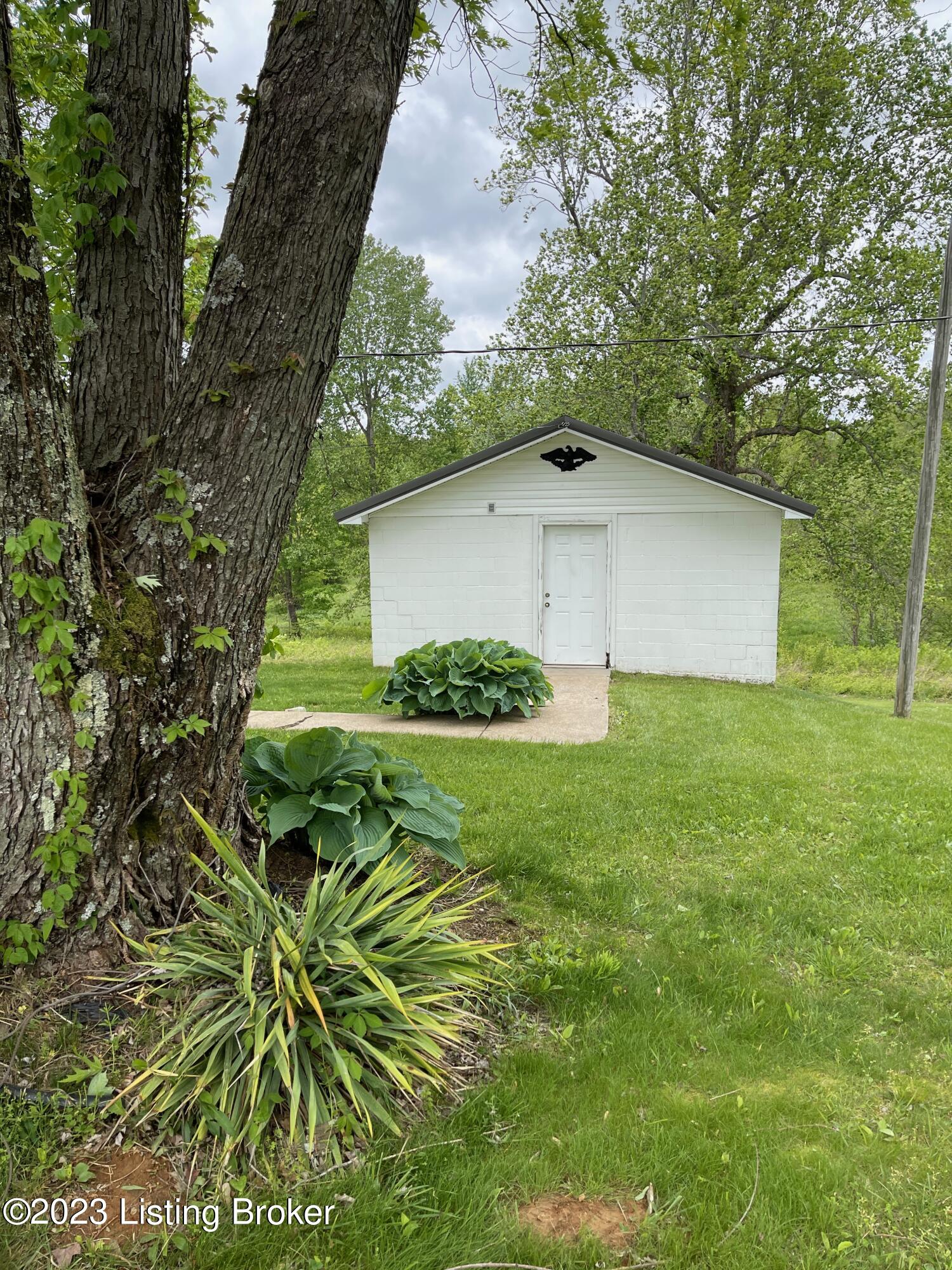 9742 Millerstown Road Clarkson, KY 42726 - Photo 11 of 35 Library - 4 of 37