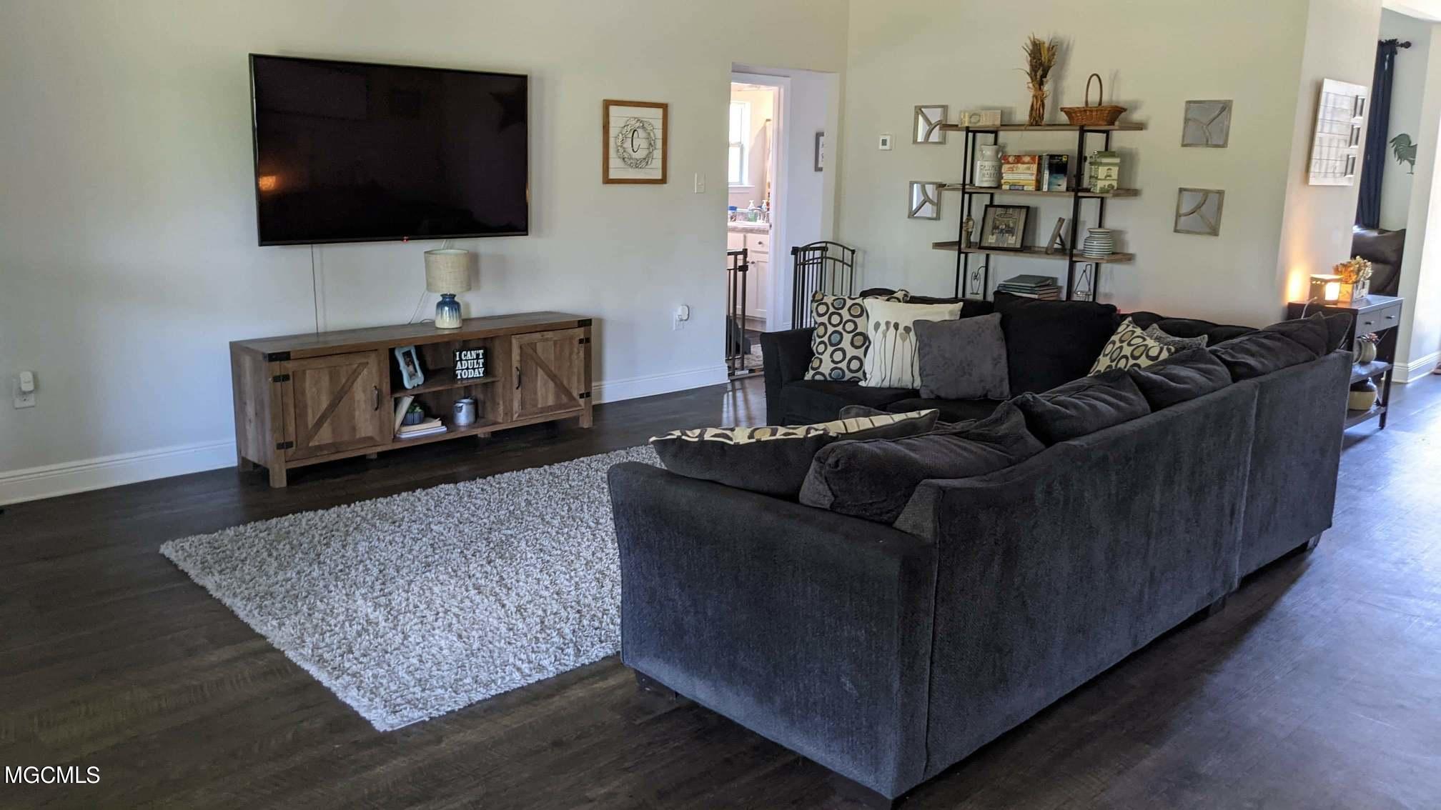 6253 Roxanne Way Biloxi, MS 39532 - Photo 4 of 16 file-8