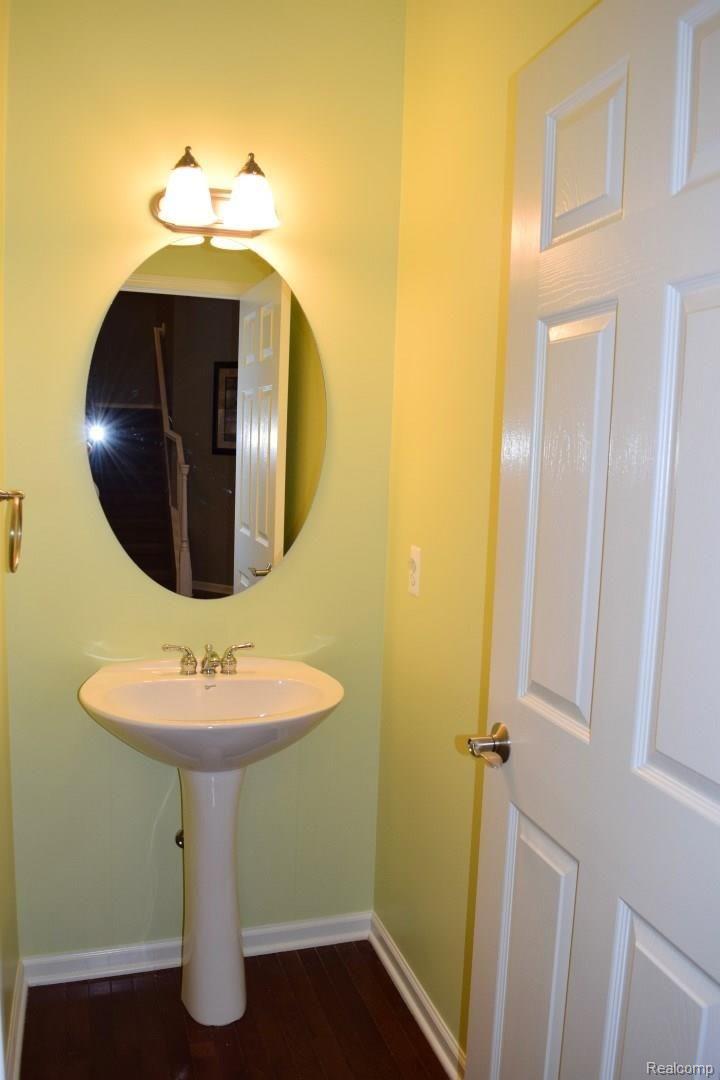3382 Everett Drive Rochester, MI 48307 - Photo 35 of 92 PowderRoom (1) (Large).JPG