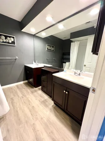 $2,400 | 505 Woodhaven Drive, Edison, NJ 08817