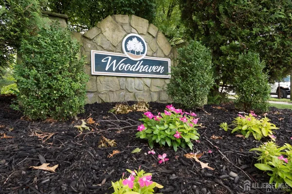 $2,400 | 505 Woodhaven Drive, Edison, NJ 08817