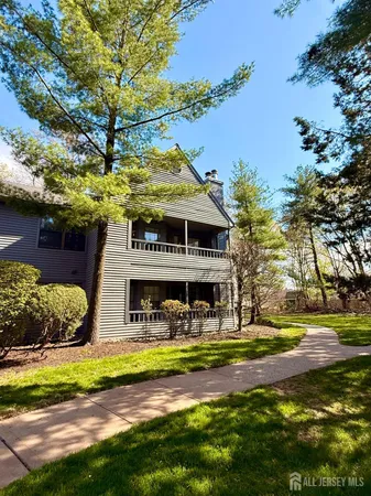 $2,400 | 505 Woodhaven Drive, Edison, NJ 08817