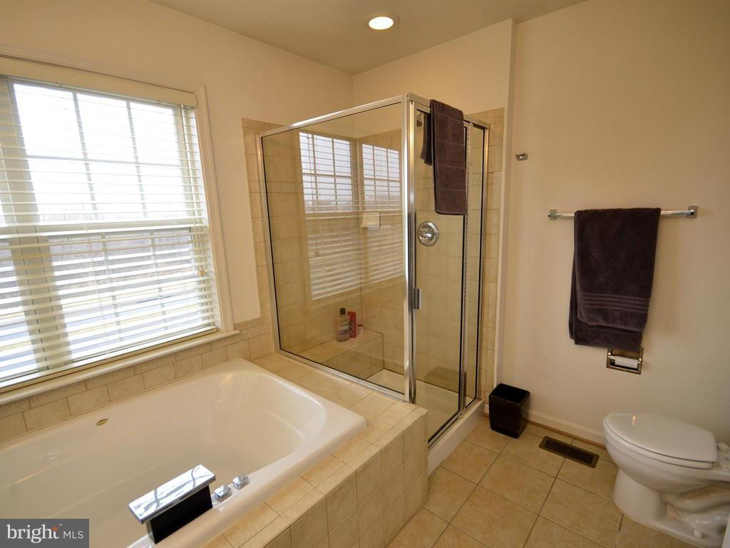 242 Timber View Court Frederick, MD 21702 - Photo 14 of 24 Bath (Master)