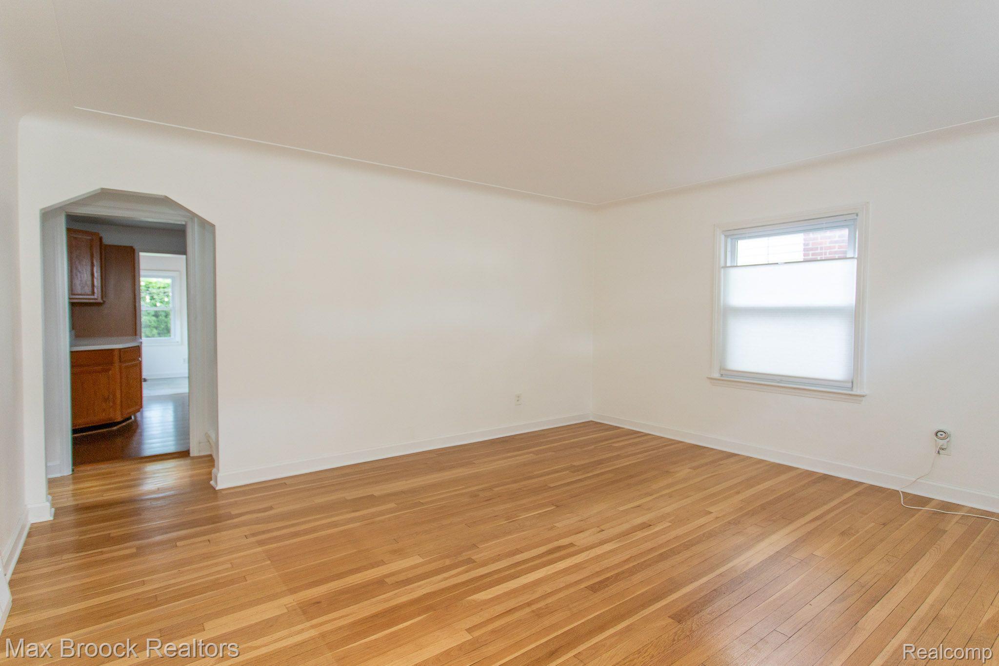 2182 Cambridge Road Berkley, MI 48072 - Photo 5 of 45 Gallery Image 5
