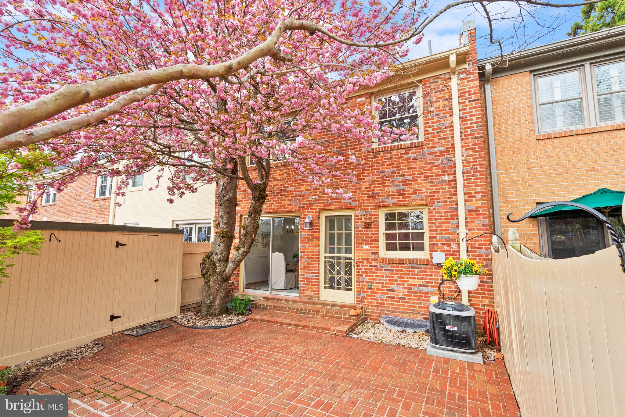 6026 Queenston Street Springfield, VA 22152 - Photo 46 of 53 a view of a house with a patio