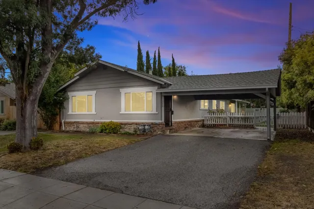 a view of a house with a yard and garage