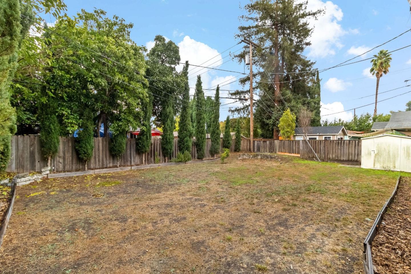 527 Easy Street Mountain View, CA 94043 - Photo 29 of 57 a backyard of a house with lots of green space
