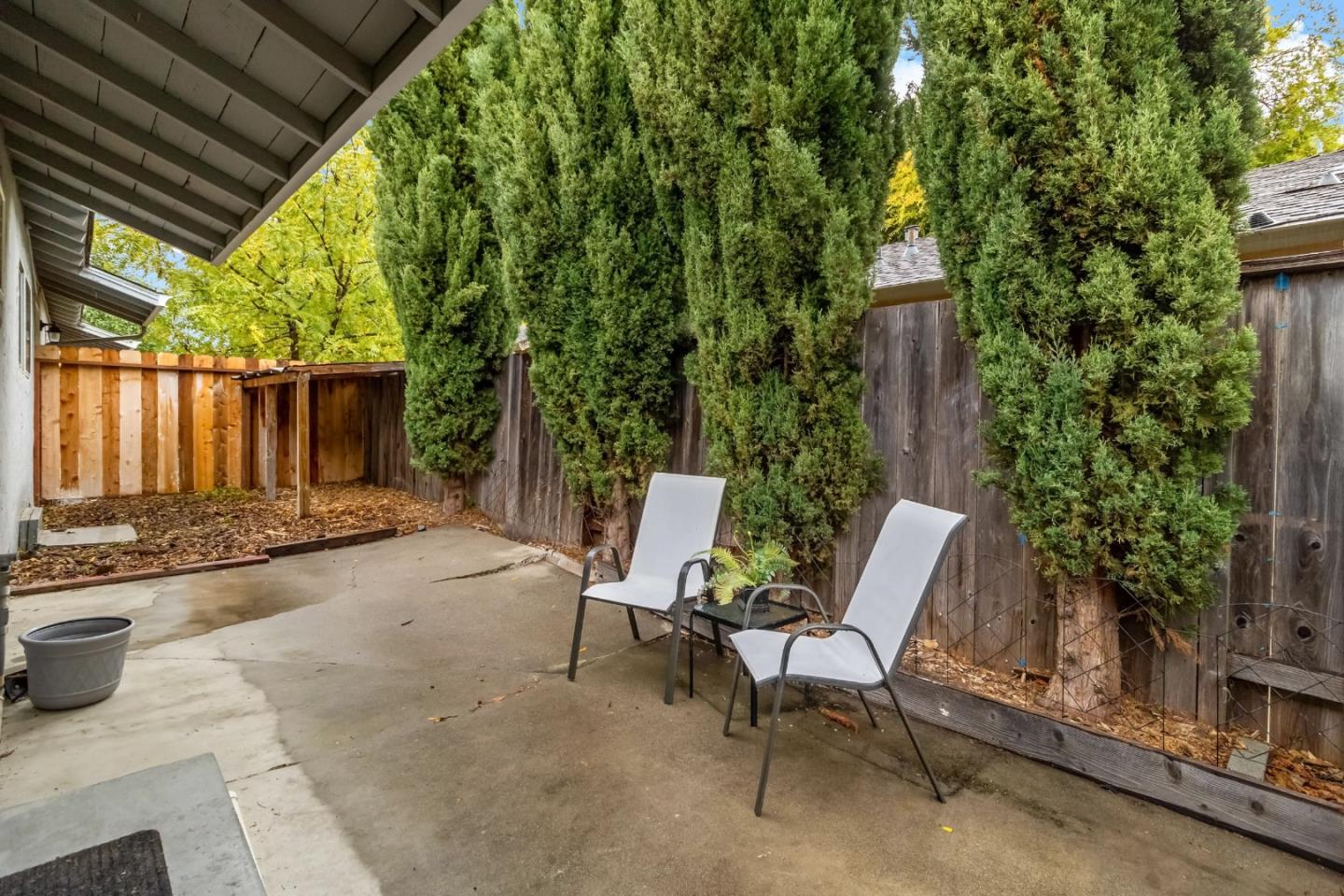 527 Easy Street Mountain View, CA 94043 - Photo 30 of 57 a view of a backyard with chairs and plants