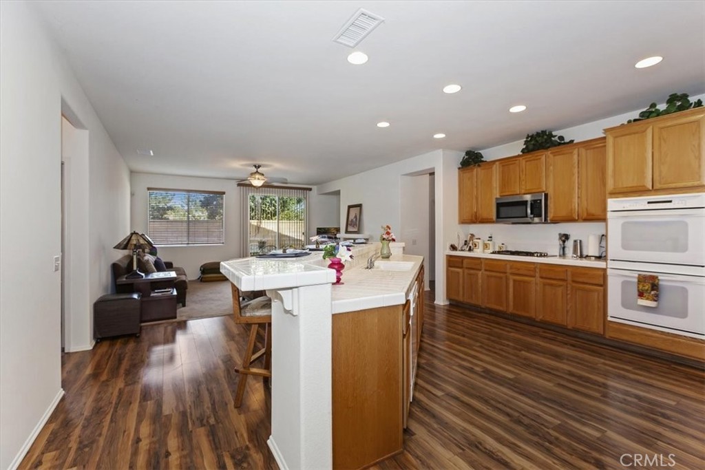 7021 Mesada Street Rancho Cucamonga, CA 91701 - Photo 4 of 19