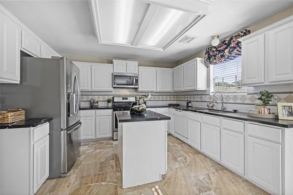 $2,400 | 2018 Waverly Glend Drive, Katy, TX 77450