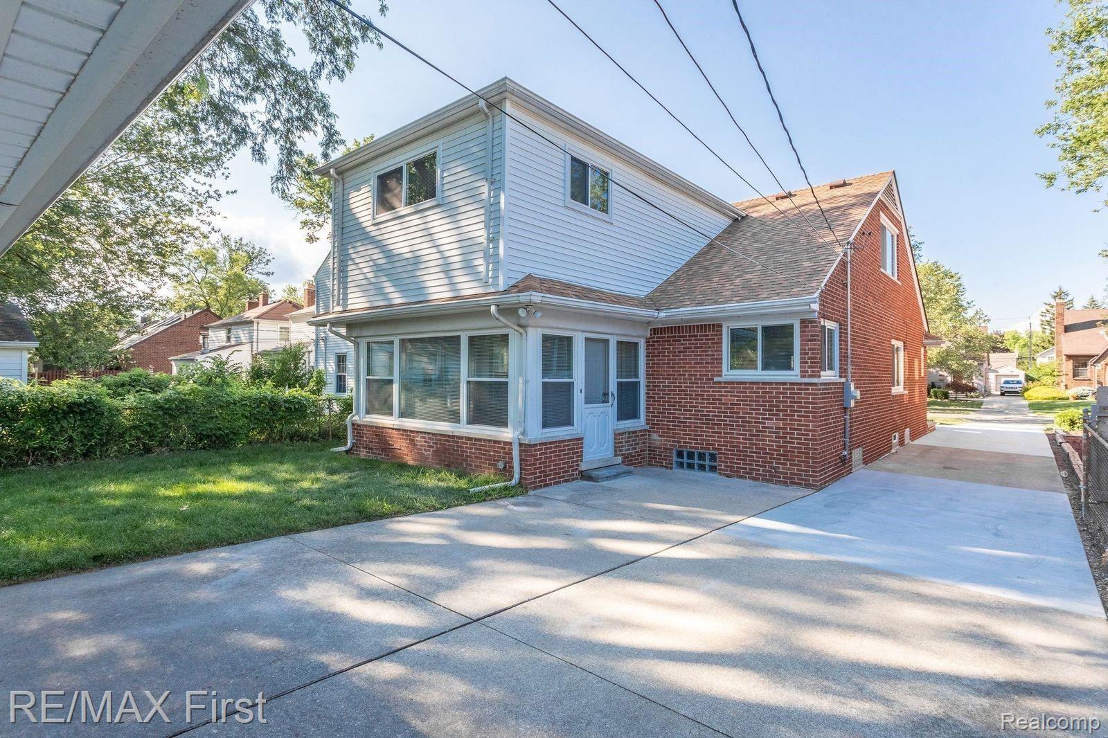 1497 Roslyn Road Grosse Pointe, MI 48236 - Photo 24 of 26 1TkAsbkQ.jpeg