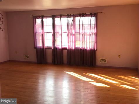 1615 Burnfield Road Baltimore, MD 21237 - Photo 8 of 17 LIVING ROOM