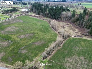 South Macksburg Canby, OR 97013 - Photo 2 of 5 a big yard with lots of green space