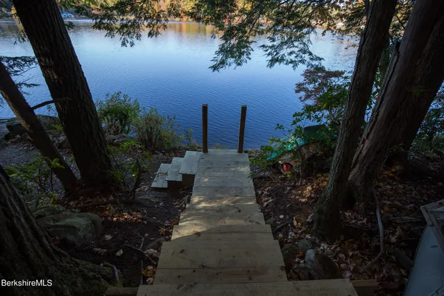 a view of a pathway with a yard