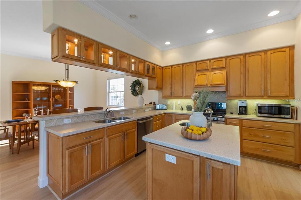 504 59th Street Holmes Beach, FL 34217 - Photo 12 of 51