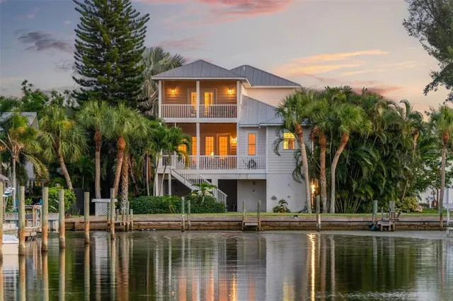 $1,795,000 | 504 59th Street, Holmes Beach, FL 34217
