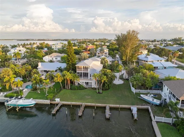 $1,795,000 | 504 59th Street, Holmes Beach, FL 34217