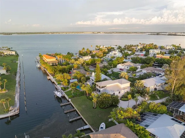 $1,795,000 | 504 59th Street, Holmes Beach, FL 34217