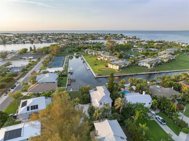 $1,795,000 | 504 59th Street, Holmes Beach, FL 34217