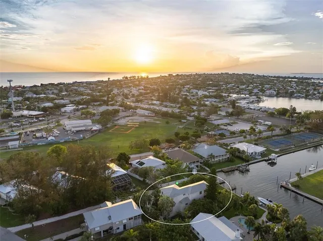 $1,795,000 | 504 59th Street, Holmes Beach, FL 34217