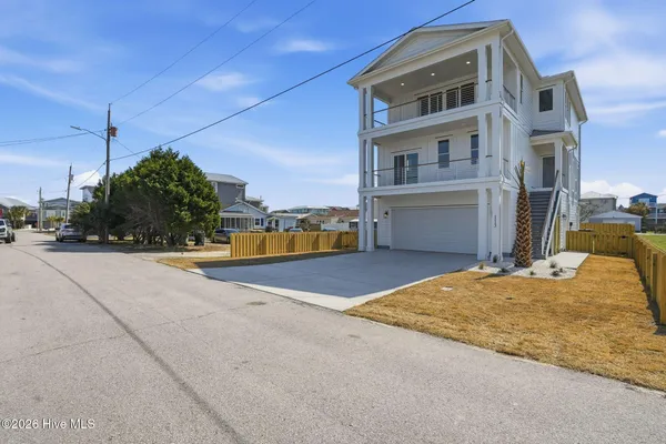 $1,450,000 | 113 Ocean View Avenue, Kure Beach, NC 28428