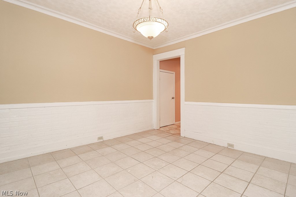 3156 Whitethorn Road Cleveland, OH 44118 - Photo 10 of 35