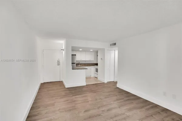 $1,995 | 4325 Northwest S Tamiami Canal Drive, Unit 205, Miami, FL 33126