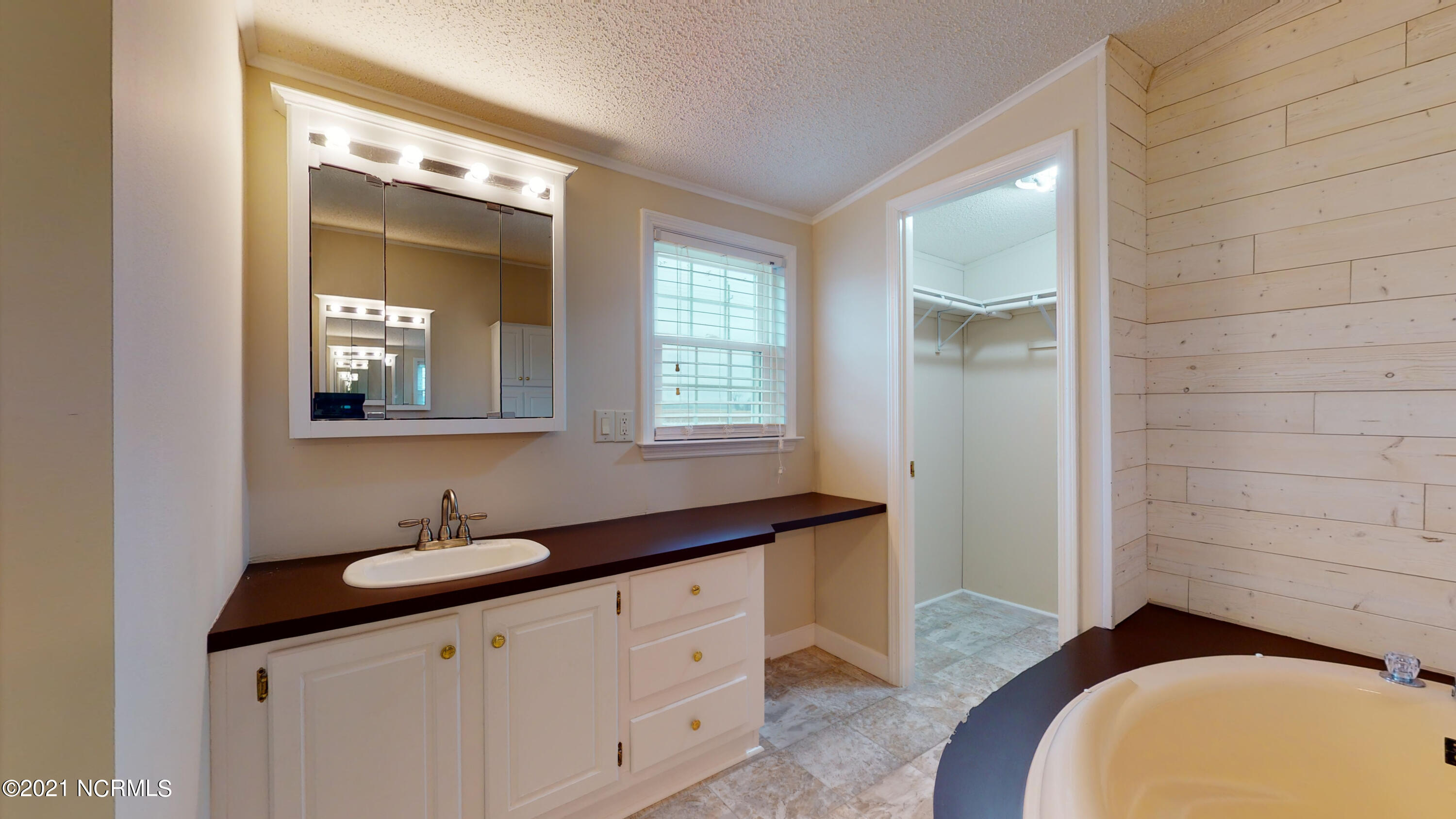 1755 East Hanrahan Road Ayden, NC 28513 - Photo 23 of 35 1755 E Hanrahan Road-37
