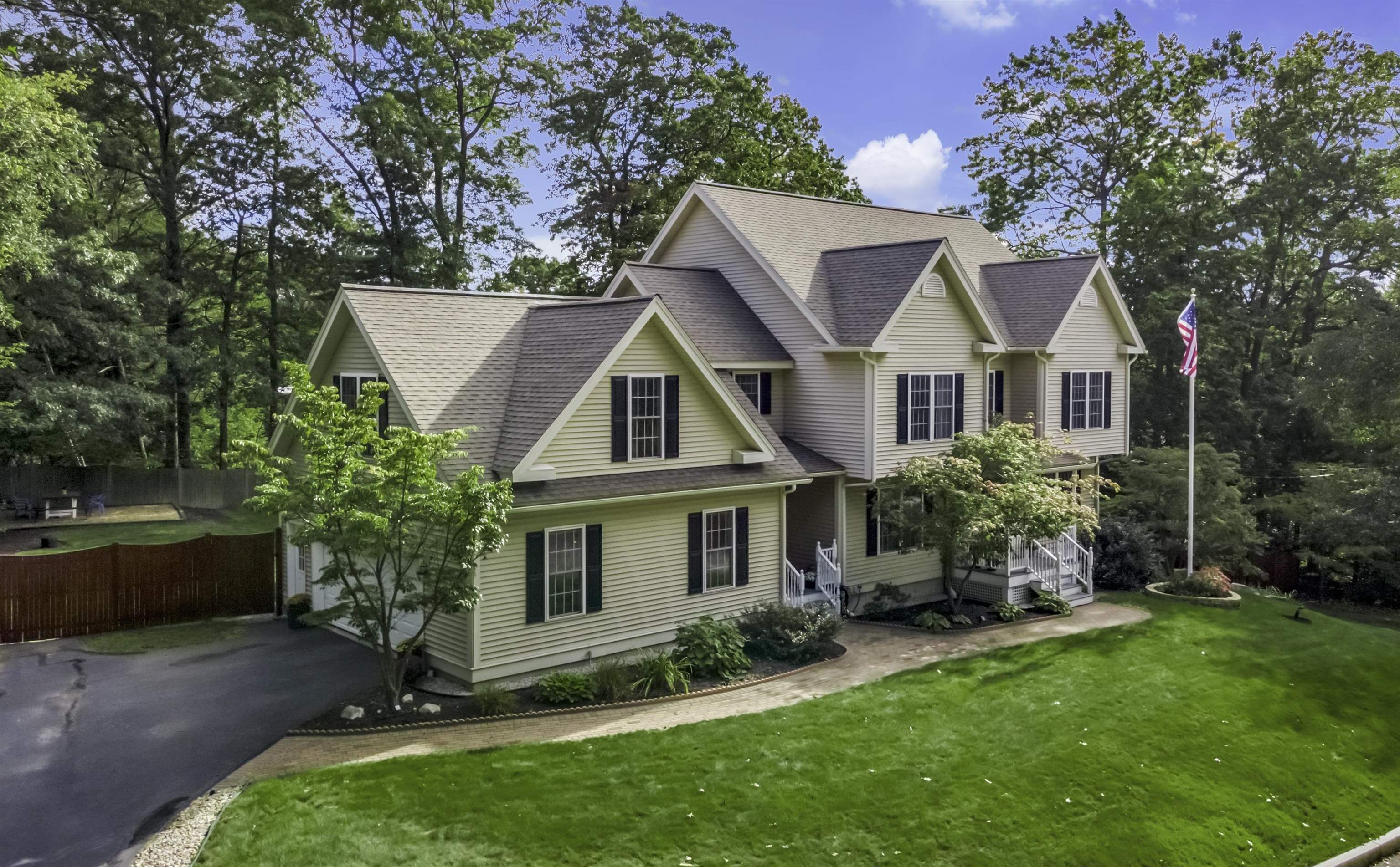 40 Highcrest Road Manchester, NH 03104 - Photo 2 of 40 Gallery Image 2