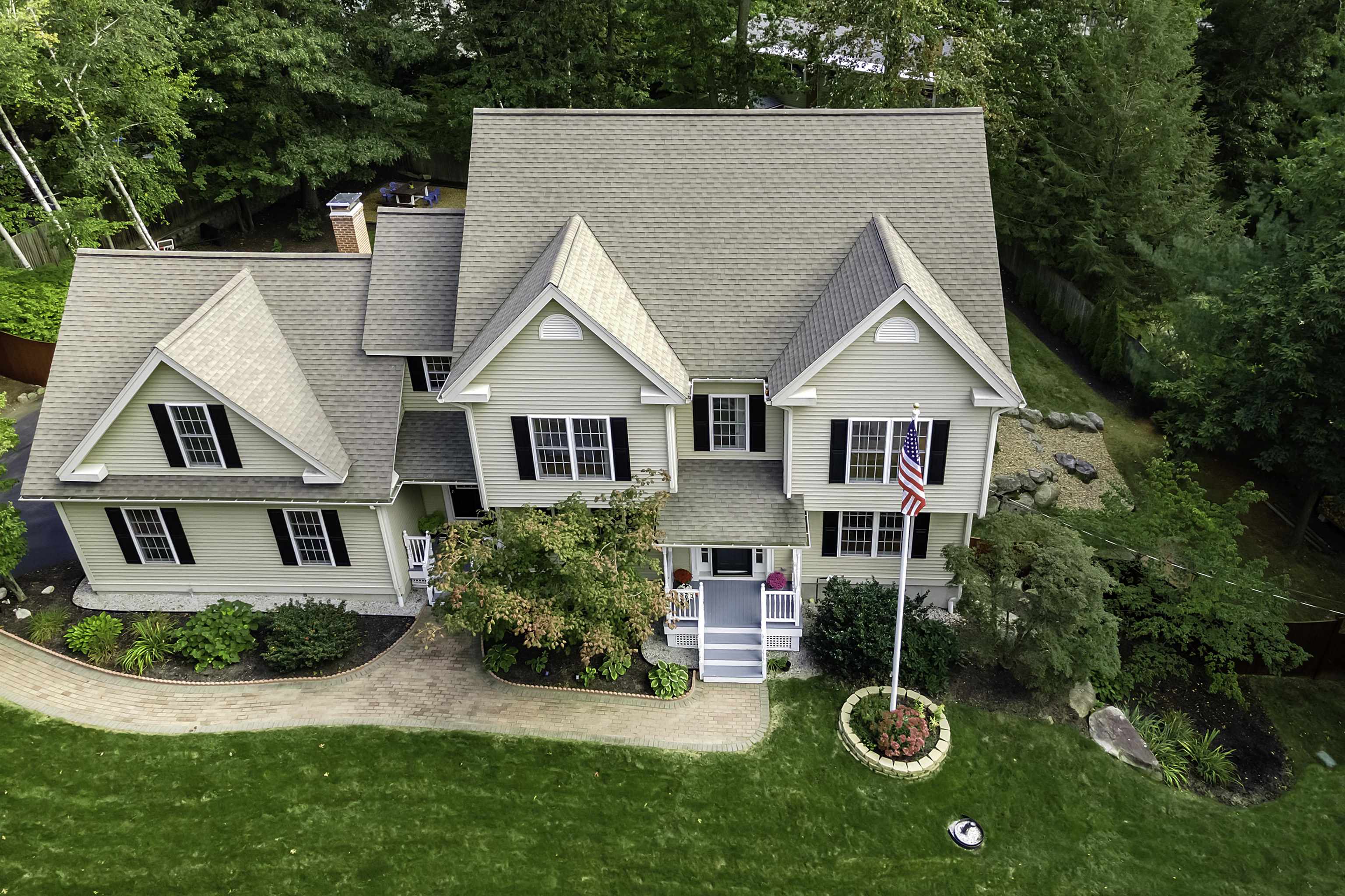 40 Highcrest Road Manchester, NH 03104 - Photo 3 of 40 Gallery Image 3
