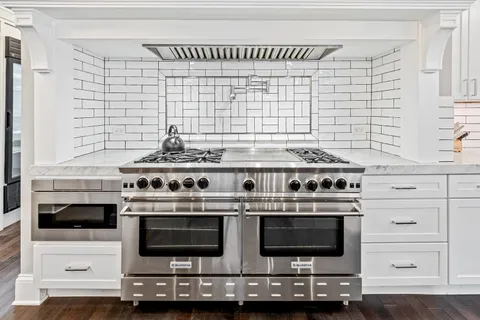 $1,565,000 | 2712 West Sunnyside Avenue, Chicago, IL 60625