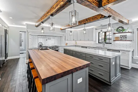 $1,565,000 | 2712 West Sunnyside Avenue, Chicago, IL 60625