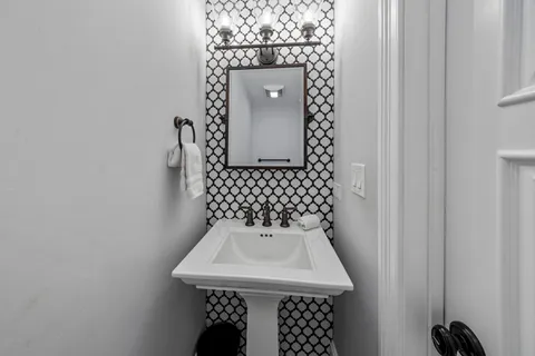 $1,565,000 | 2712 West Sunnyside Avenue, Chicago, IL 60625