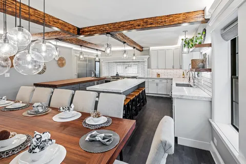 $1,565,000 | 2712 West Sunnyside Avenue, Chicago, IL 60625