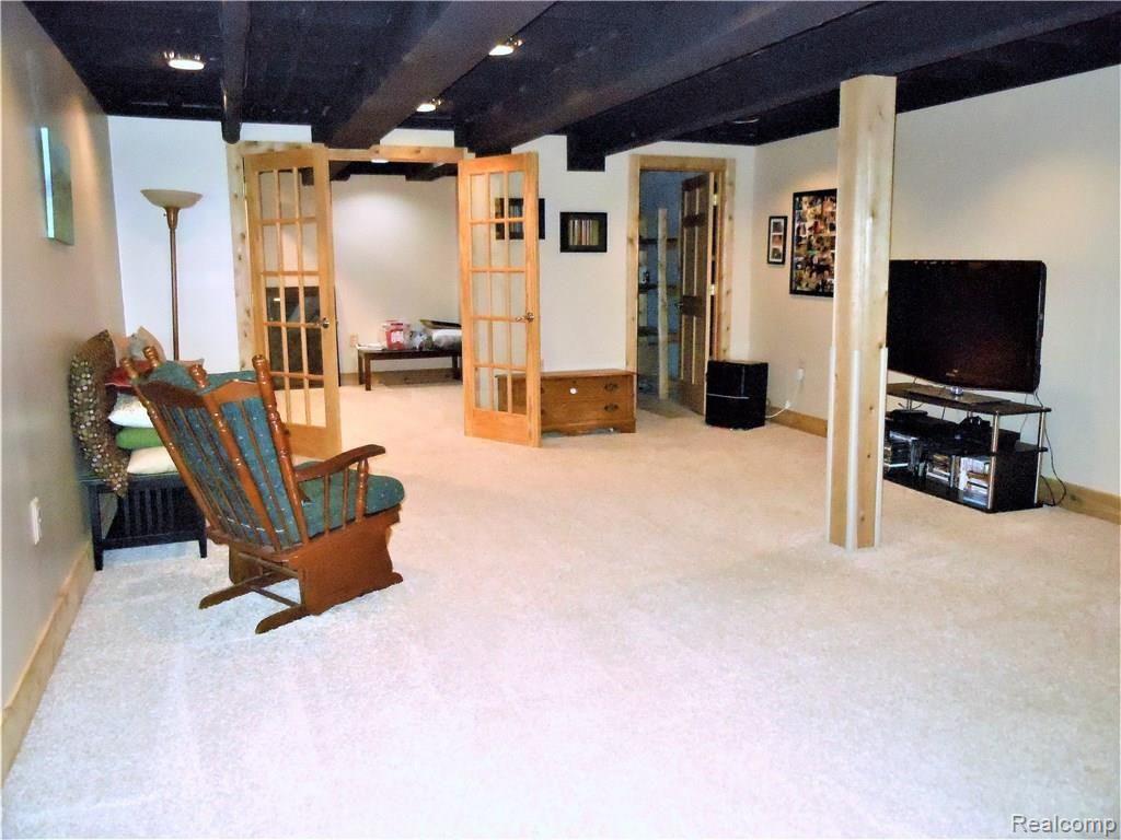 7449 Brewer Road Flint, MI 48507 - Photo 34 of 44 DSCN7080.JPG