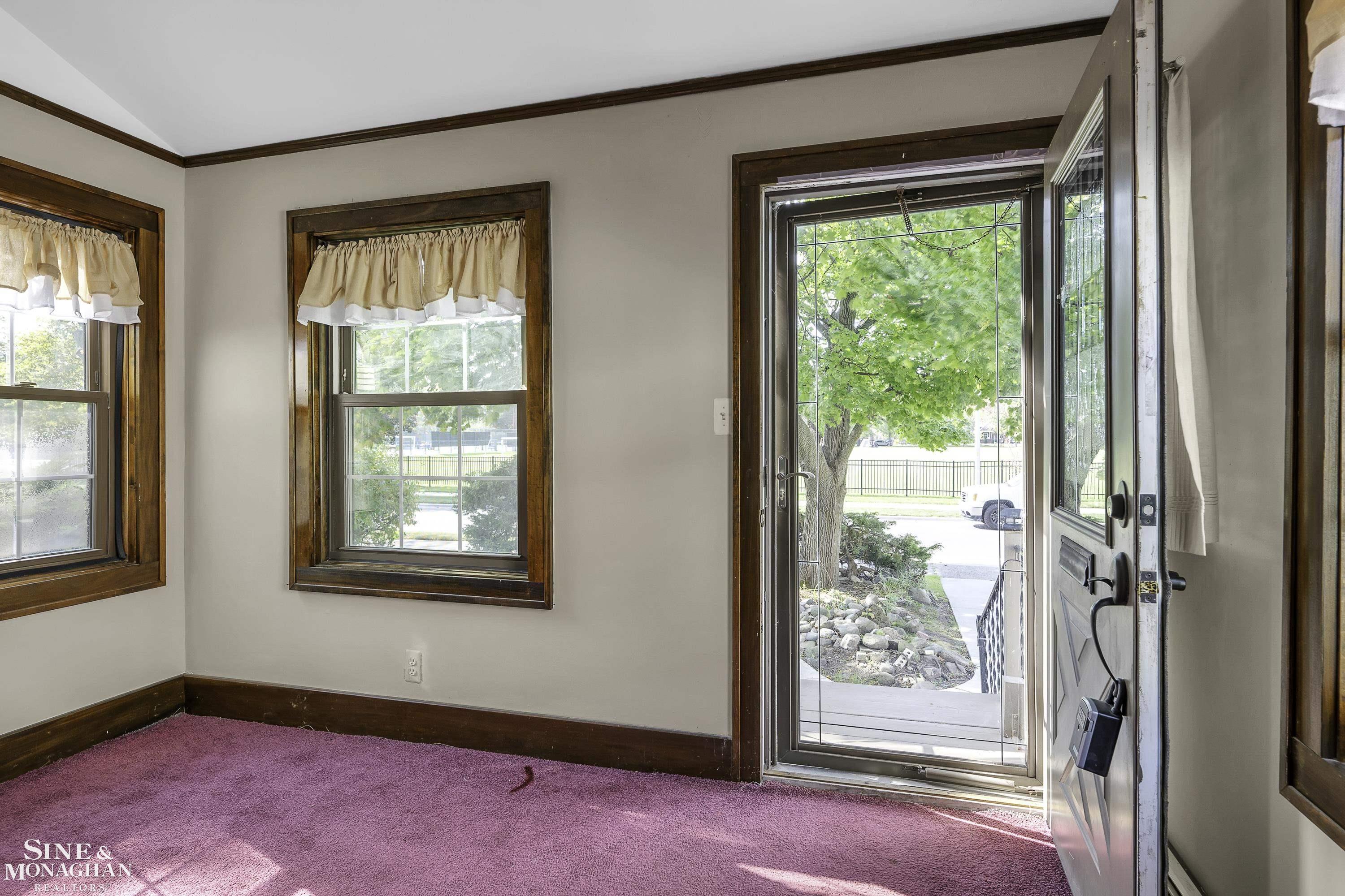 734 Neff Road Grosse Pointe, MI 48230 - Photo 3 of 39 50158895-79ccde95-2f30-4f57-874c-f3387c203064.JPG