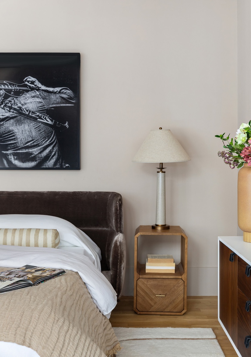 260 West Broadway, Unit 4C Manhattan, NY 10013 - Photo 18 of 28 a living room with furniture and a lamp