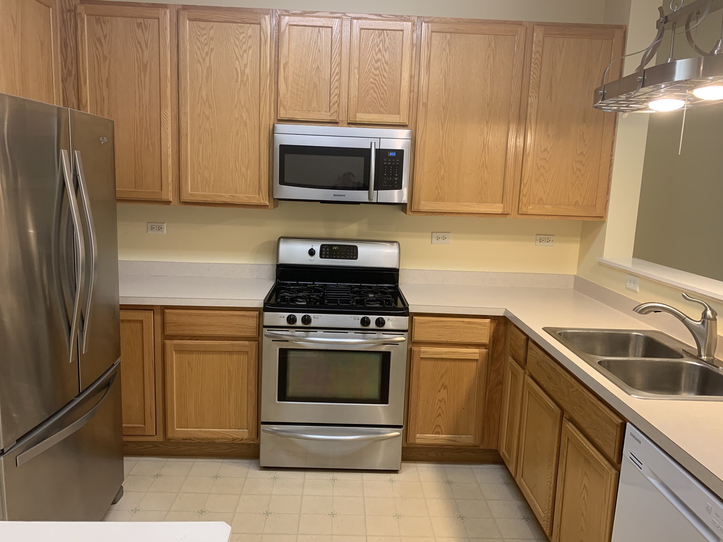 907 Genesee Drive Naperville, IL 60563 - Photo 2 of 23